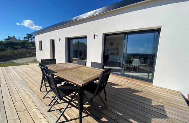 New house with panoramic view between land and sea for 6 people in Crozon