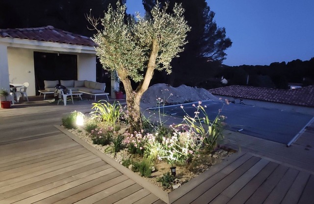 New house with pool just minutes from Aix en Provence!