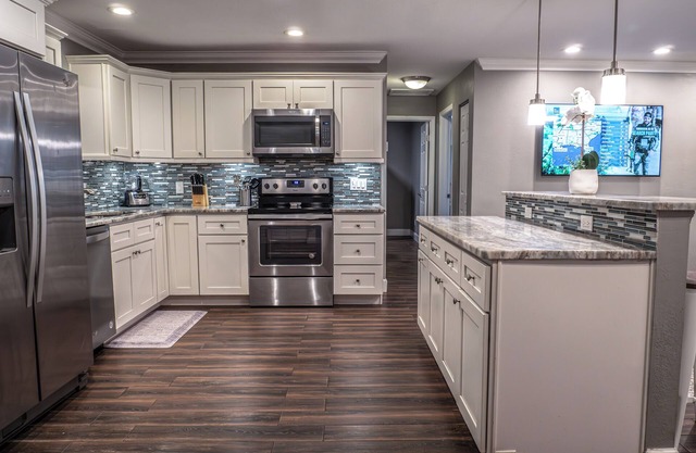 NEW in Pinellas Park! Cozy pool home minutes to beaches! NO cleaning fee!