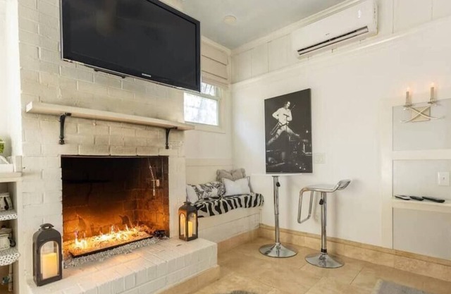 NEW King Bed | Clawfoot Bathtub | Fires | Hot Tub