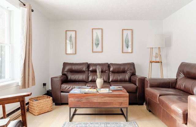 NEW LISTING + 5 min to Old Port +Free Parking + KIDS + PETS Welcome.