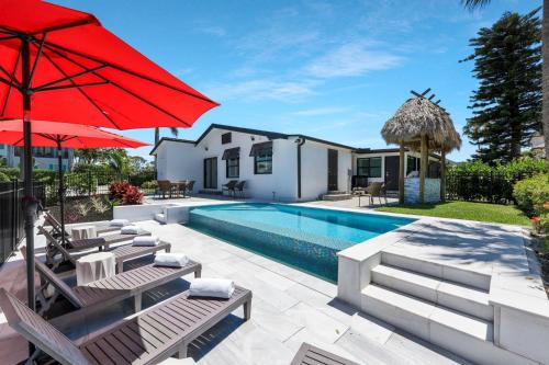 New Listing! Canal Dreaming - Water View with Dock