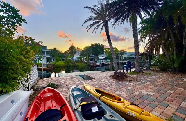 New Listing! Dockside Palms Weeki Wachee-Spring Fed Canal-Boat Friendly!