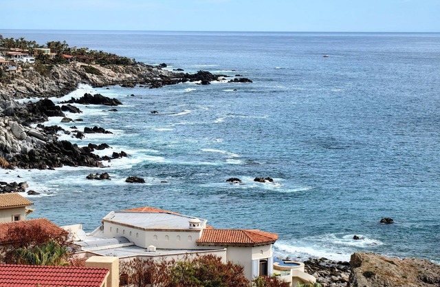 New Listing Expansive Ocean Views From Living Room and Bedroom + Cooks Kitchenn