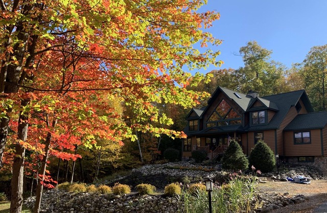 New Listing - Lazy Days Lodge with Location, Location, Location!