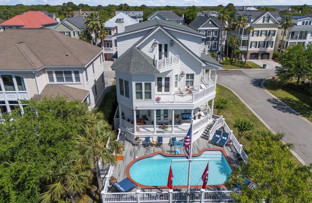 NEW LISTING Luxury vacation home, priv pool, 3 suites, priv access intercoastal