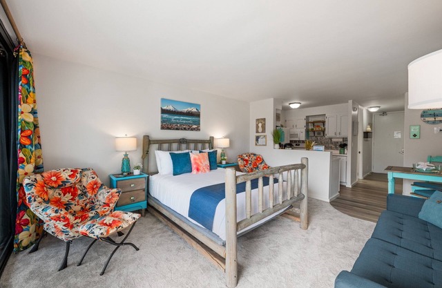 New Listing! Modern Oceanfront studio, sunset bliss