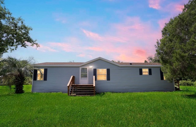 NEW LISTING! Relaxing 4BR Hideaway in Groveland by RedAwning