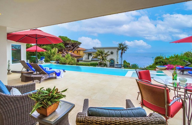 New Listing, stunning ocean views and infinity pool with amazing outdoor space