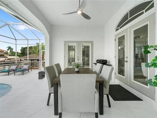 NEW LISTING! Sunshine Retreat!