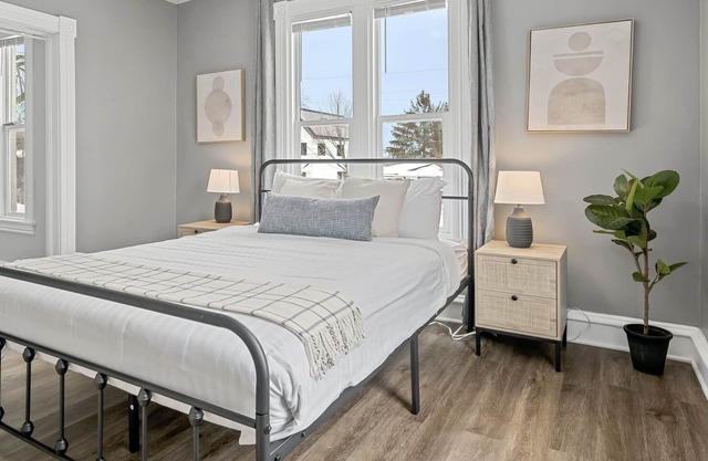 NEW LISTING- Upper Level of Duplex- WFH Desks, 5 mi to Dtwn!