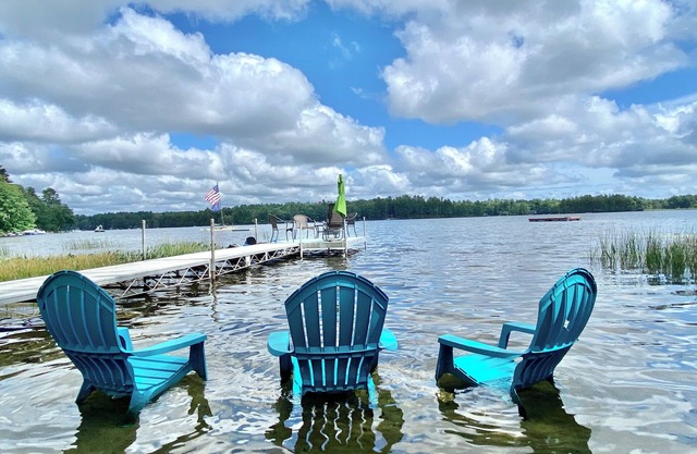 New Listing With Experienced Super Host- Lakefront Home Near Portland