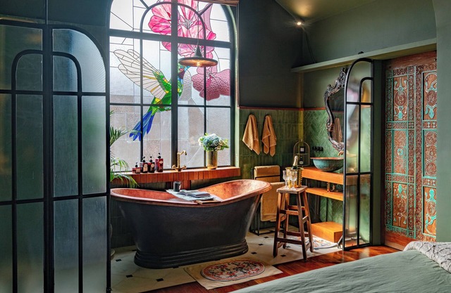NEW Live like a Queen or King - Unique Victorian House