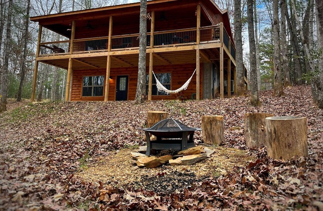 NEW log cabin on paved road with stream, NO pet fees!
