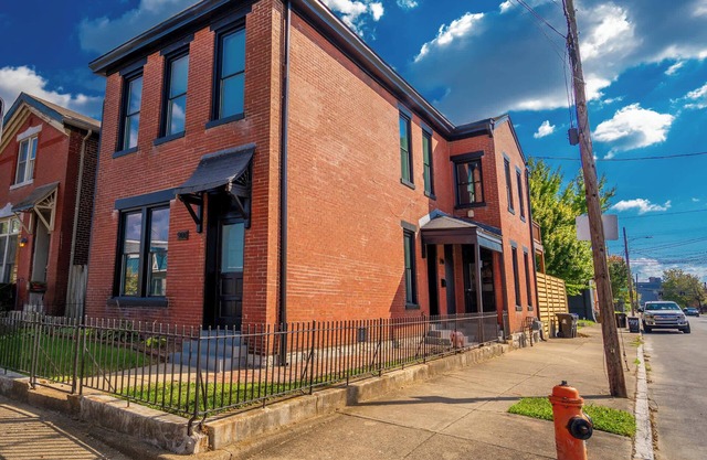 New! Louisville Lore in NuLu - 6beds!3ba! Hot Tub!