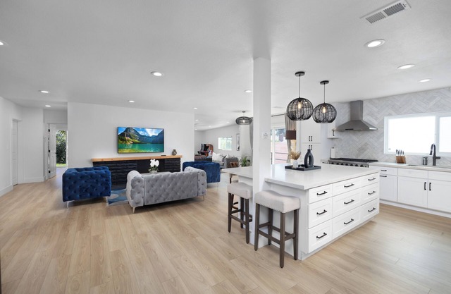 NEW Lux 5BR Villa Near Disney, Knotts, LA, OC w/Hot Tub & Games