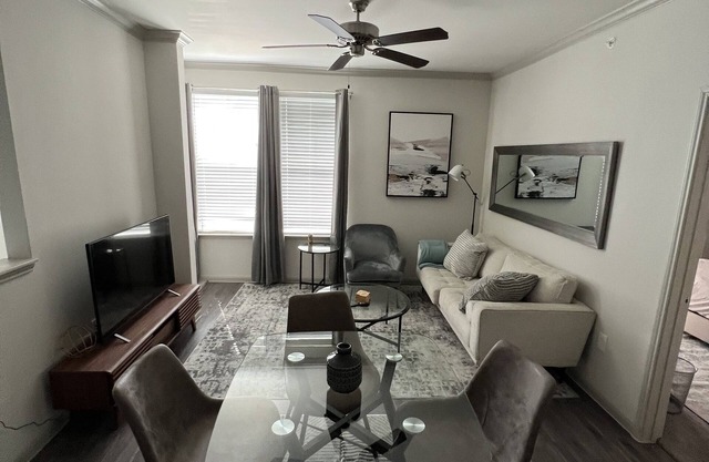 NEW! Luxe 1 Bedroom Townhome | balcony | pool | free parking