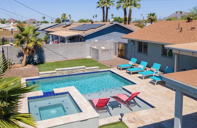 NEW Luxe Yard w/Putt Putt, TV, Fireplace & BBQ! Hot Tub & Heated Pool!