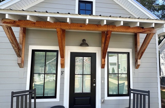 New Luxury 1BR Cottage in Downtown Auburn!