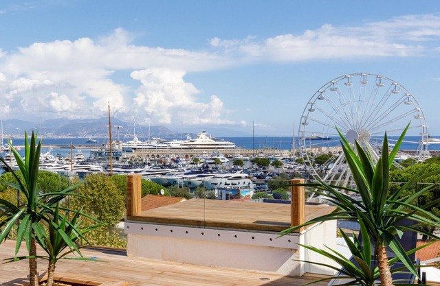 New Luxury 3BR Full seaview rooftop jaccuzi, AC/6