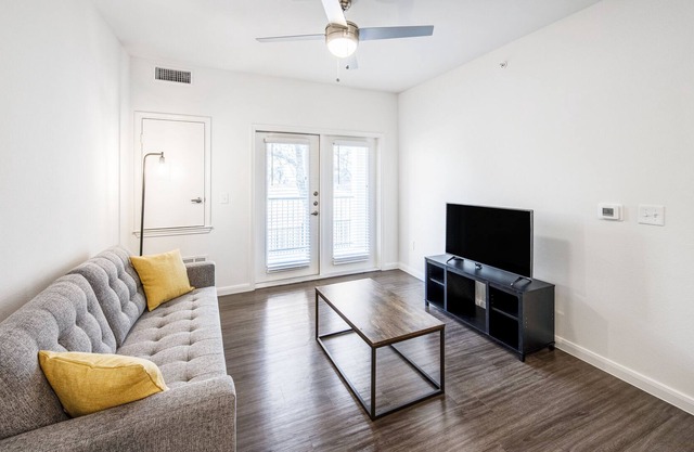 New Luxury Apartment In the Heart of Medical District | Gym | Pool | WIFI | PRKG
