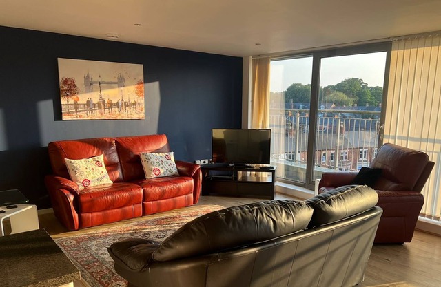 New-luxury Penthouse in Town Centre
