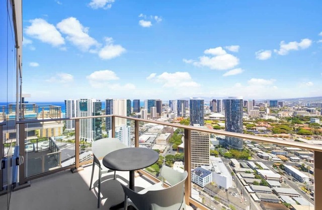 New Luxury Penthouse! Sky Ala Moana 2bd/2ba