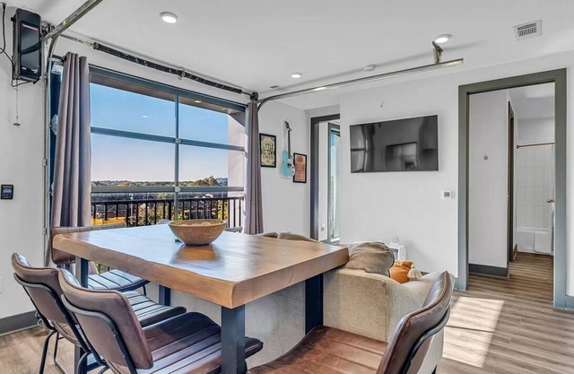 *NEW Modern 1BR|Sleeps 3|Broadway|Barstool Nash