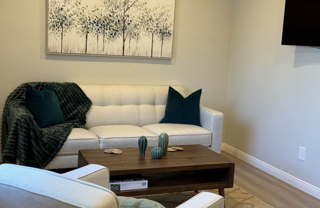 New Modern Casita in Unique Kensington