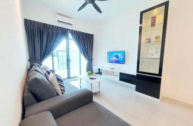 (new)MODERN COZY 3 ROOM SUITE 8pax@meritus perai