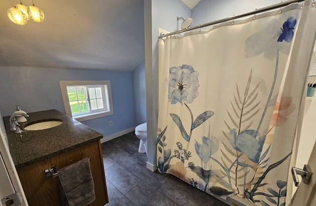 New modern garage apartment above Farmhouse - Close to Casino and Gun Lake