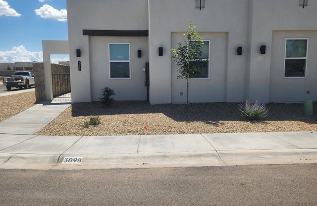 New Modern townhome in Las Cruces