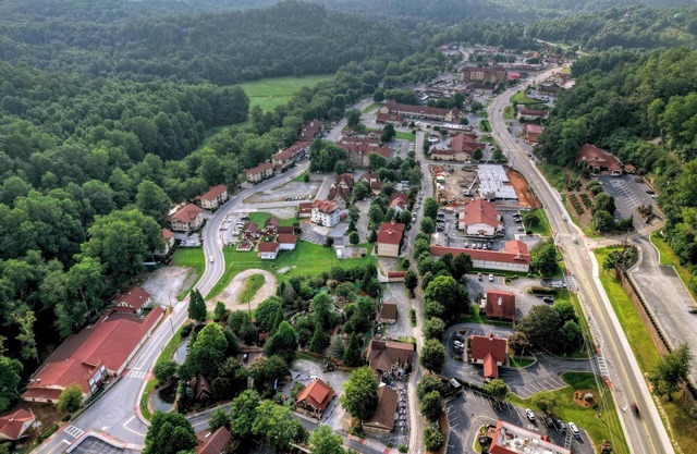New! Mtn&City Views, Arcade, Pool, Hot Tub, Sauna