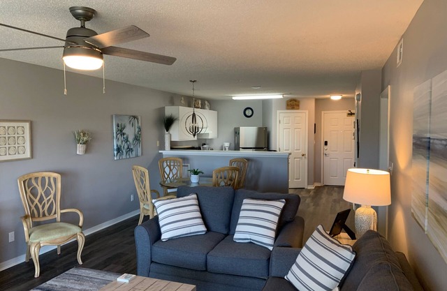 NEW! Newly updated 2 bedroom 2 bath condo - 2 minute walk to beach.
