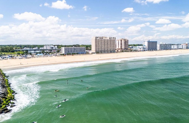 NEW! Oceanfront Condo/Beach/Pool/Jet Ski/Boat