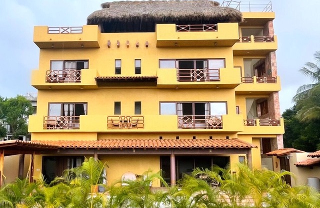 New Oceanview Villa 2blks from beach Wi-Fi A/C