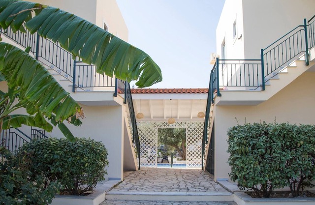 New-olivaholidayhomes - Boho Studio +pool