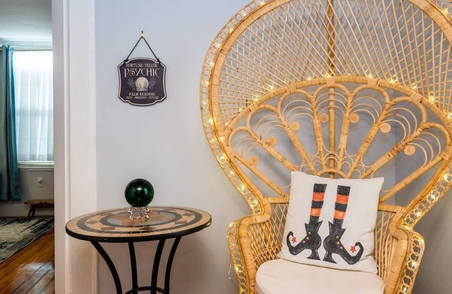 *New Omi's 1Br WitchHouse|Dwntown Salem|HocusPocus