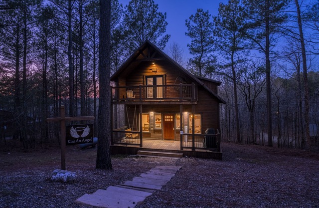 NEW OWNER SPECIAL! Private, relaxing, family cabin | Kiss An Angel
