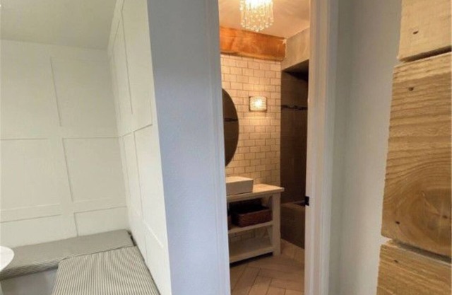 NEW! Penn Studio 1 in Gated Community w/In-Unit Washer & Dryer - Military Vet.