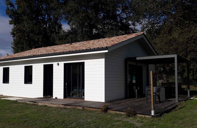 New quiet house - 15 mins from the beaches