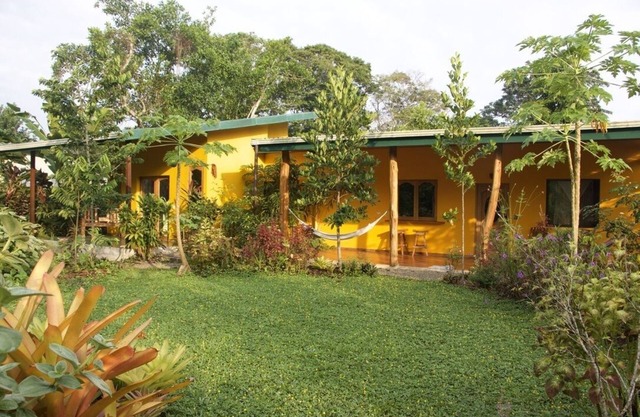 New Romantic Suite with views - 2 minutes from the beach!