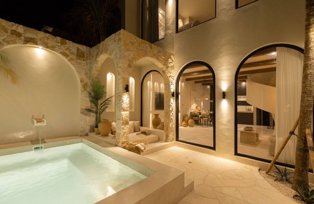 New Romantic Tropical Villa Sawa in Pererenan