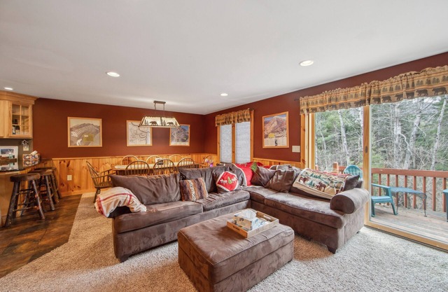 NEW! Showcase 3-Bedroom Townhouse with Pool by The Summit at Gore Mountain