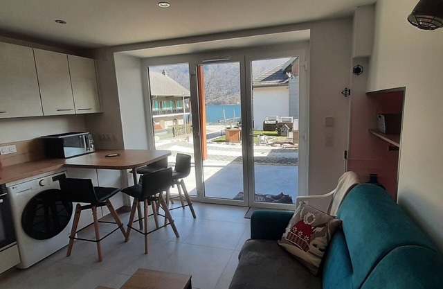 New single-storey apartment 25 m² 50 m from Annecy lakefront