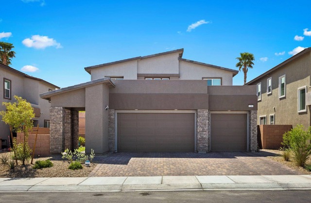 New Spacious 3,000 sq ft House - Quiet Comfort with Style. AC, Wifi, King beds