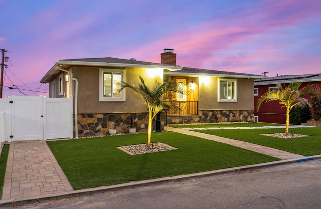 New Spacious Family Home 15 min to Downtown