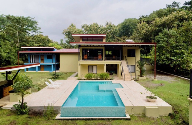 NEW Spacious luxury home with creek access - WiFi/pool! with WiFi, AC