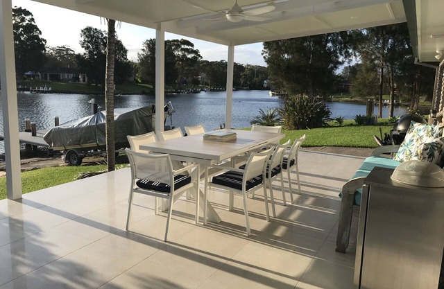 NEW: Stunning Waterfront home &Jetty; Self-Check-in; WIFI, A/Con, Wkly discounts