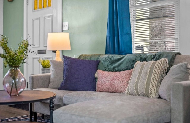 NEW Stylish 2 bedroom: Garage, office, Fenced yard